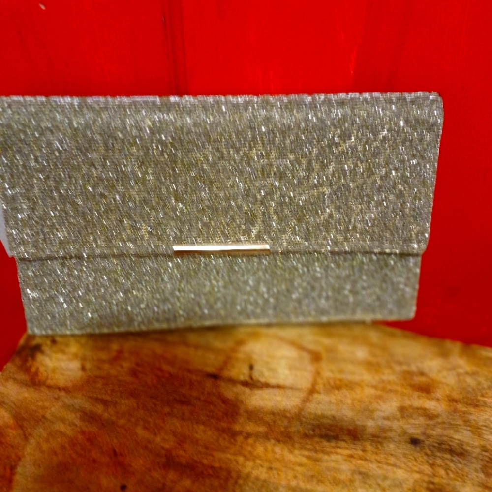 La REGALE -METALLIC ANIMAL SILVER SHIMMER CLUTCH